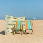 On Seafront Near Casino Lägenhet