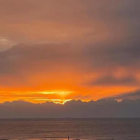 On Seafront Near Casino شقة *